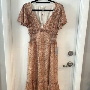 Max Studio Cream Coral Size Medium Printed Ruffle Short Sleeve Dress NWT